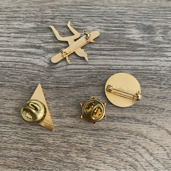 Vintage 4 Girl Guides of Canada Lapel Pins Brownies Guides Guiding Collector - Picture 4 of 4